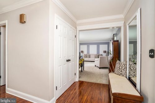 39 Ray Dwier Dr, Trenton NJ  08690-1805 exterior