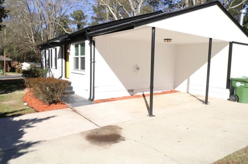 813 Mercury Dr, Atlanta GA  30331-0033 exterior