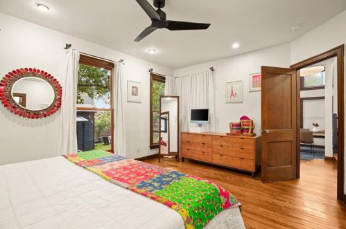 1305 40 St, Austin TX  78756-3614 exterior