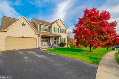 3952 Lyn Cir, York, PA 17315-4732