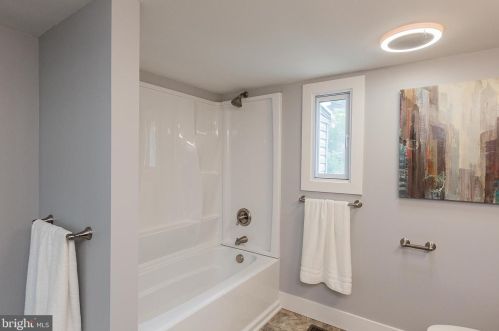 328 Walnut St, Lancaster PA  17602-2404 exterior