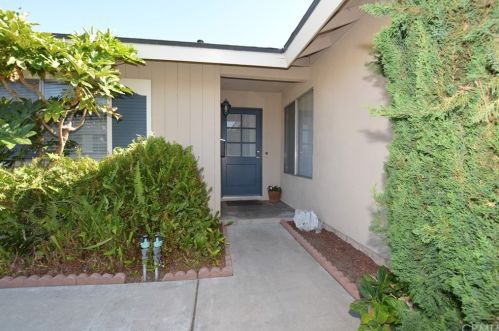 9484 Toucan Ave, Santa Ana, CA 92708-5758