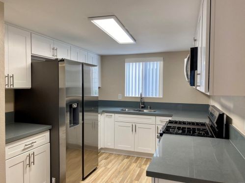 2112 Vista Way, Vista, CA 92084-2704