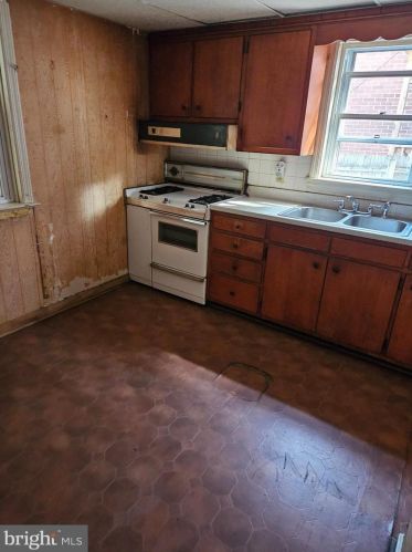 641 Clermont Ave, Lancaster PA  17602-3727 exterior