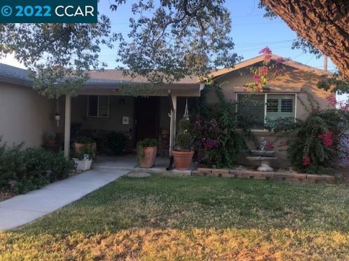 1025 Vernal St, Manteca, CA 95337-5332