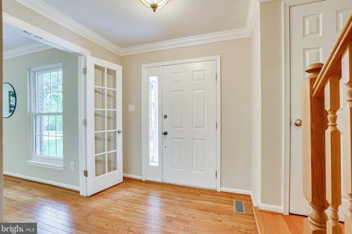 2333 Colts Brook Dr, Herndon, VA 20191-5854