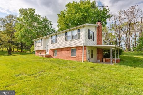 857 Oregon Trl, Harpers Ferry WV 25425-3144 exterior