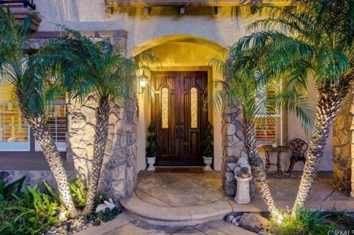 511 Astorian Dr, Simi Valley, CA 93065-5939