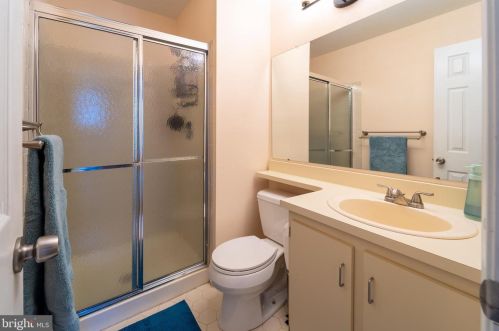 68 Cheverny Ct, Trenton NJ  08619-4716 exterior