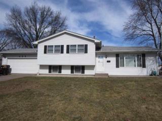 406 46th St, Davenport, IA 52806-4020