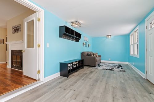 167 Carpenter St, Bull Valley, IL 60014-5803