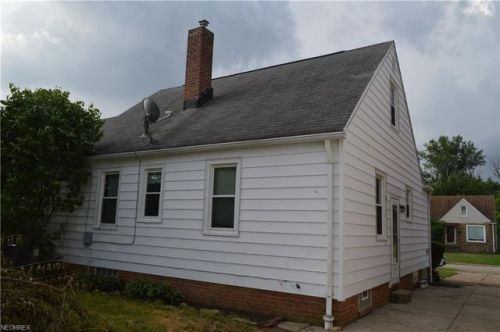 8202 Newport Ave, Cleveland OH  44129-1339 exterior