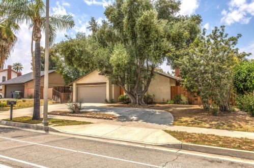 301 Dearborn St, Redlands, CA 92374-4213