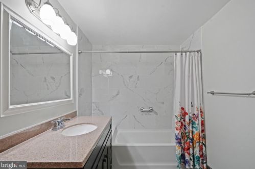 10121 Schoolhouse Woods Ct, Springfield VA  22015-2725 exterior