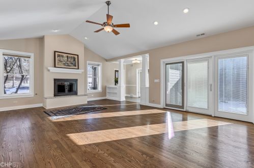 520 Hunter Rd, Glenview, IL 60025-3441