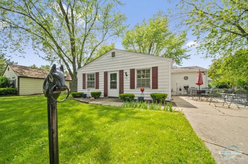 72 Stratford Rd, Boulder Hill, IL 60538-2425