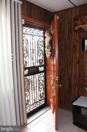 2742 8th St, Philadelphia, PA 19133-2005