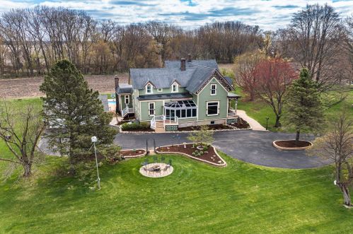 14415 Bethany Rd, Sycamore, IL 60178-8411