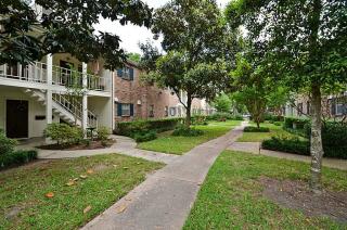 859 Wax Myrtle Ln, Houston TX  77079-3798 exterior