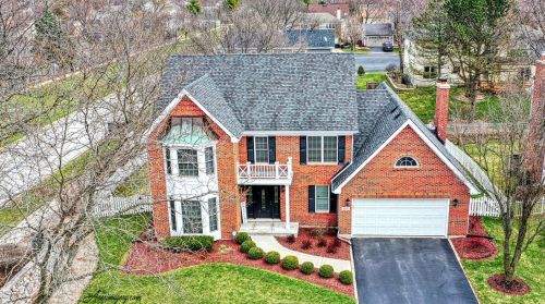 2102 University Dr, Naperville, IL 60565-3483