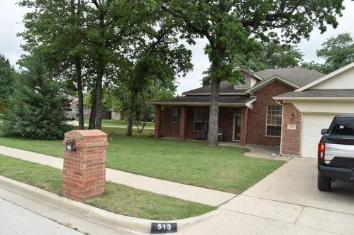 513 Harbor Crest Rd, Azle, TX 76020-4861
