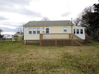 28 Montauk Ave, Westerly, RI 02891-5335
