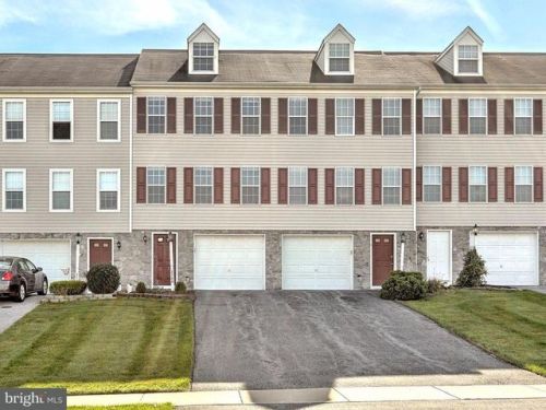 2788 Woodmont Dr, York, PA 17404-7826