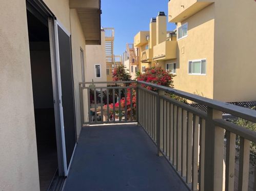 3516 Ocean Dr, Oxnard CA  93035-4345 exterior
