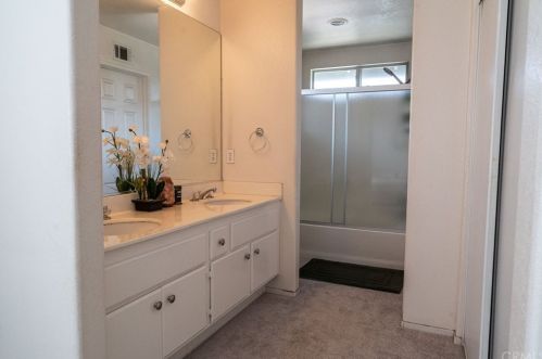 570 Vermont Ave, Anaheim CA  92805-5603 exterior