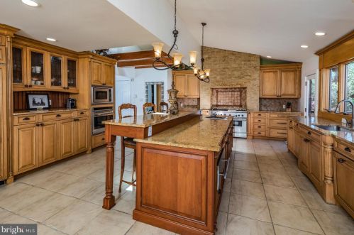 15 Teak Ln, Princeton NJ 08540-4724 exterior