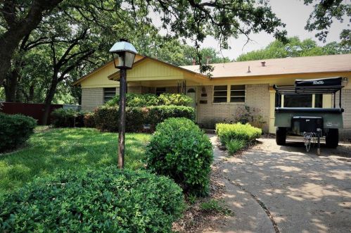 4858 Eastline Dr, Fort Worth, TX 76119-4618