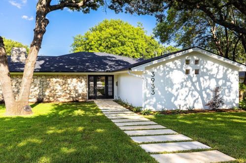 3933 Stonehenge Rd, Fort Worth, TX 76109-3415