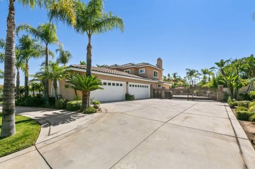 18003 Green Orchard Pl, Riverside CA  92508-8743 exterior