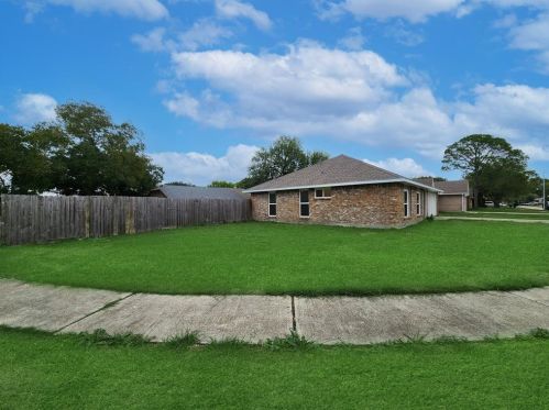 10827 Mulberry Dr, Morgans Point TX  77571-4363 exterior