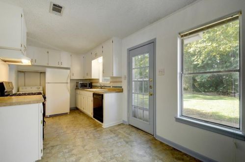 4704 Forest Dr, Austin TX  78745-1738 exterior