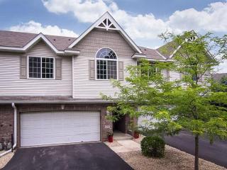 601 Crane Creek Ln, Saint Paul, MN 55121-2377