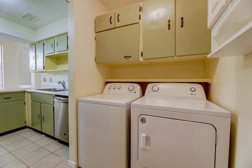 2007 Cedarwood Dr, Carrollton TX 75007-5406 exterior