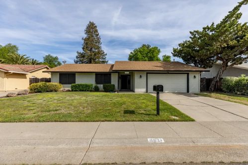 8621 Lodestone Cir, Elk Grove, CA 95624-2517