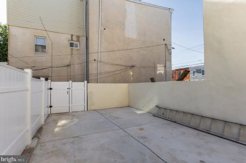 2037 6 St, Philadelphia PA 19140-4528 exterior