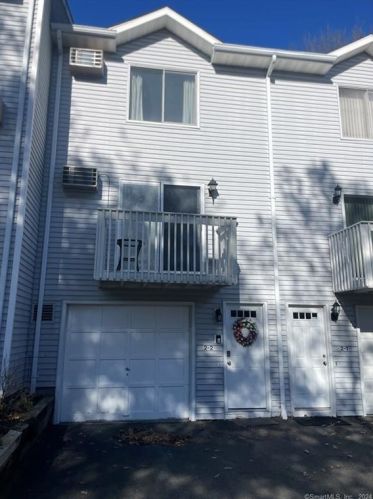 1001 Old Colony Rd, Meriden CT  06451-7922 exterior