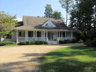 193 Cedar Pointe Dr, Urbanna, VA 23175-2148