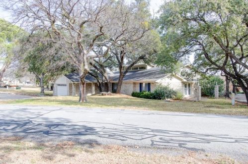 3911 Crescent Dr, Granbury TX  76049-5383 exterior