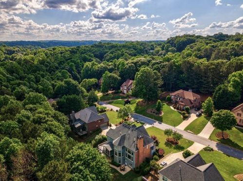 112 Riverview Dr, Suwanee, GA 30024-4290