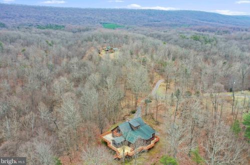 204 Quiet Place Ln, Berkeley Springs WV  25411-6633 exterior