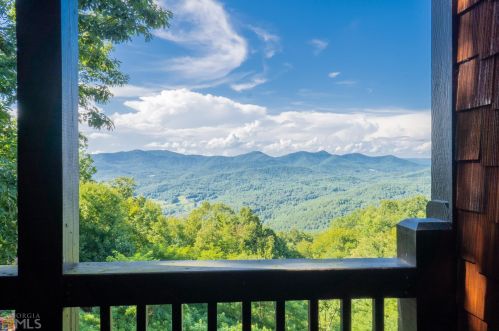 93 Katahdin Dr, Mineral Bluff, GA 30559-2469