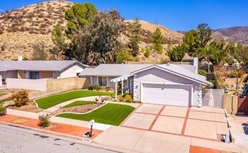 2262 Rockdale Ave, Simi Valley, CA 93063-3708