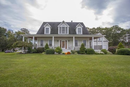 59 Blossom Ln, Tiverton, RI 02878-2337