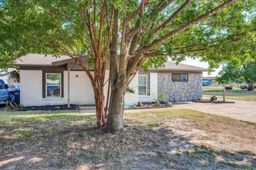 4228 Killian St, Fort Worth, TX 76119-3824