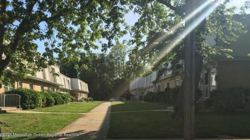 97 White St, Tinton Falls, NJ 07724-4852