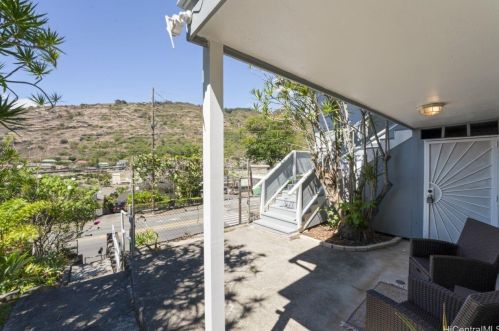 2071 10th Ave, Honolulu HI  96816-2929 exterior